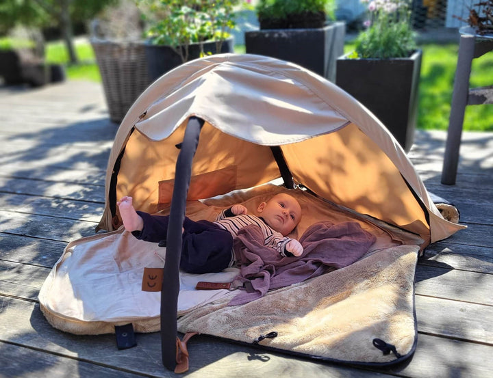 Solbeskyttelse til baby: Sådan beskytter du dit spædbarn mod solens UV-stråler